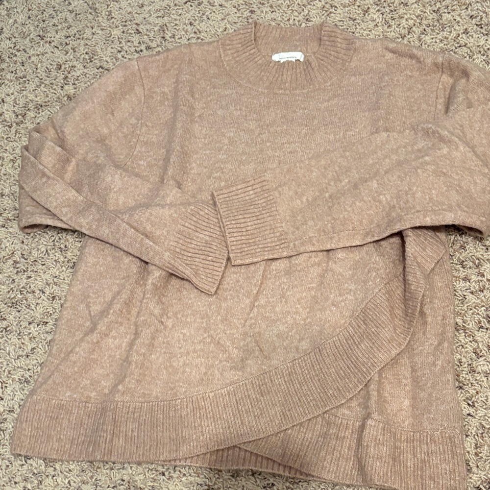 H&M women’s maternity rose pink Crewneck Sweater